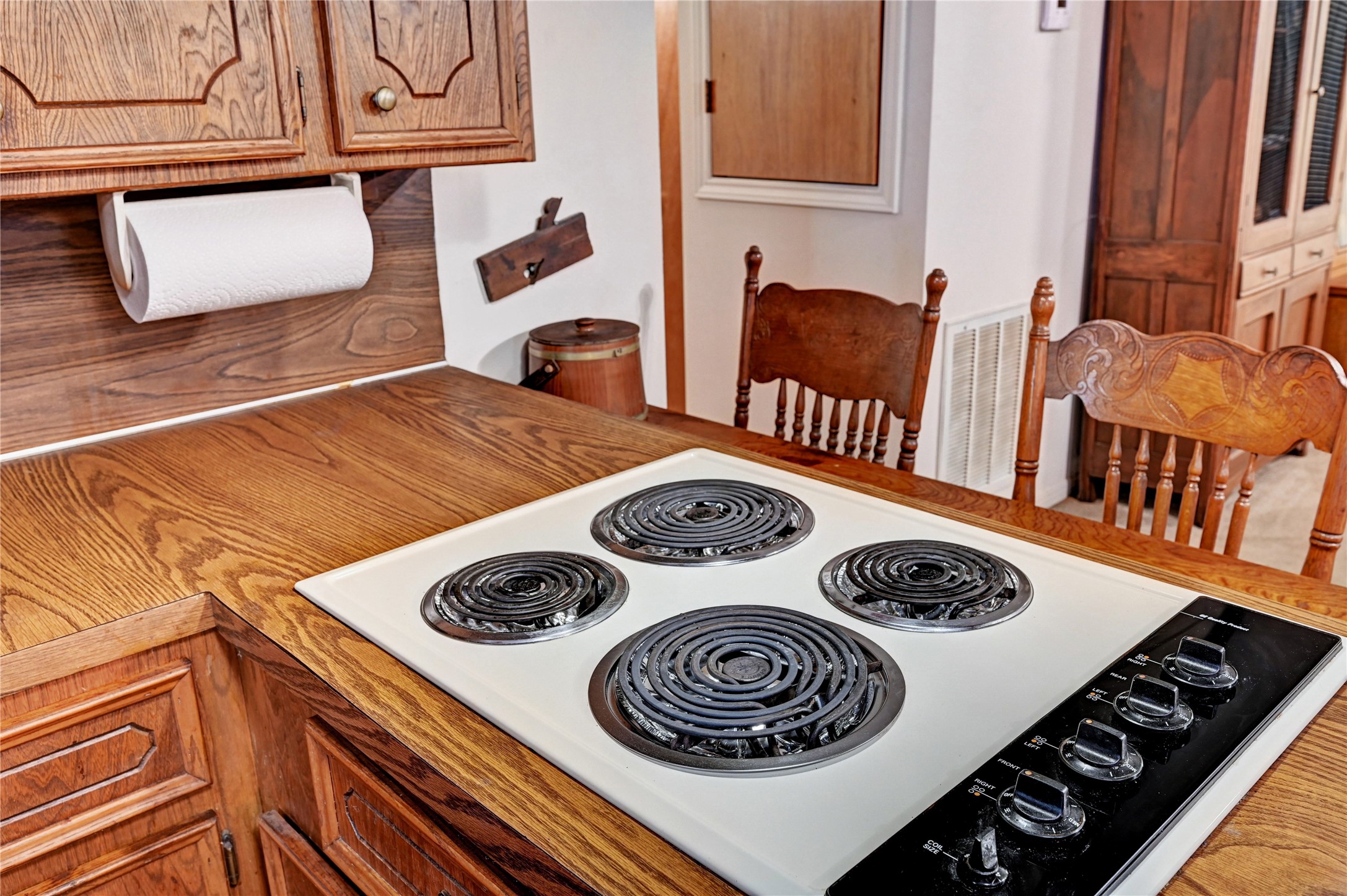 6 Hickory Hollow Road Huntsville, TX 77320 - Photo 26 of 44 a kitchen with a stove and a table