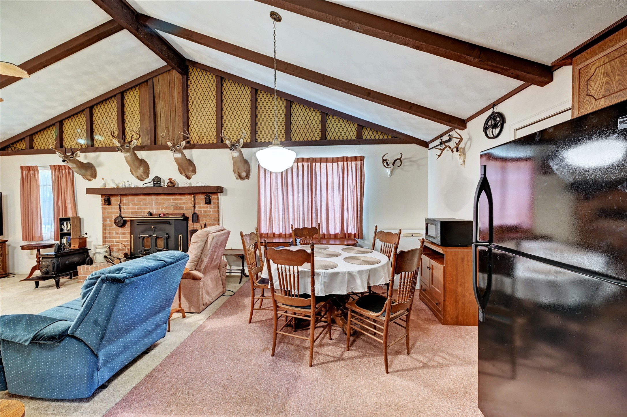 6 Hickory Hollow Road Huntsville, TX 77320 - Photo 27 of 44 a view of a patio with a table and chairs