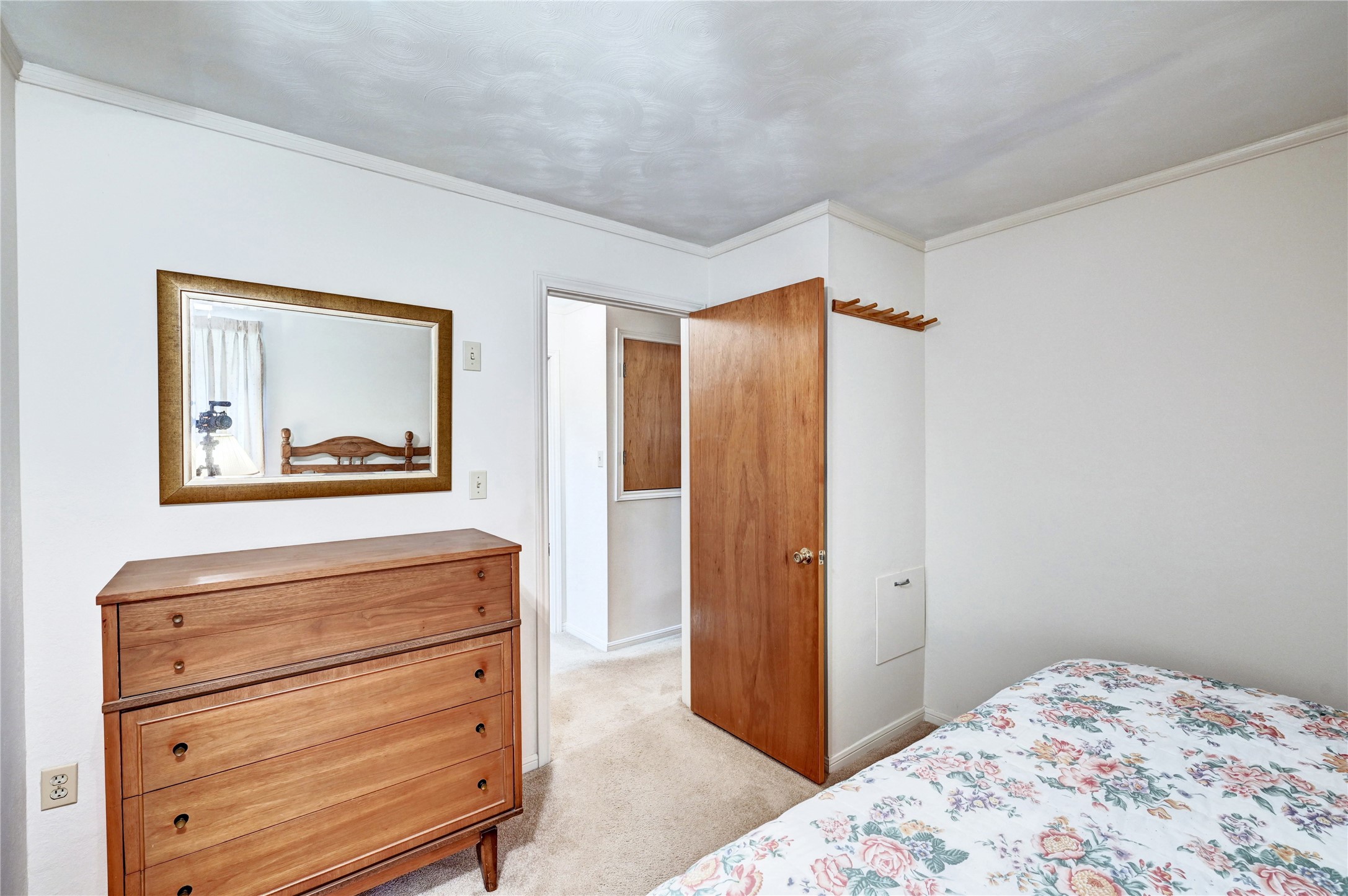 6 Hickory Hollow Road Huntsville, TX 77320 - Photo 35 of 44 a bedroom with a bed and a dresser