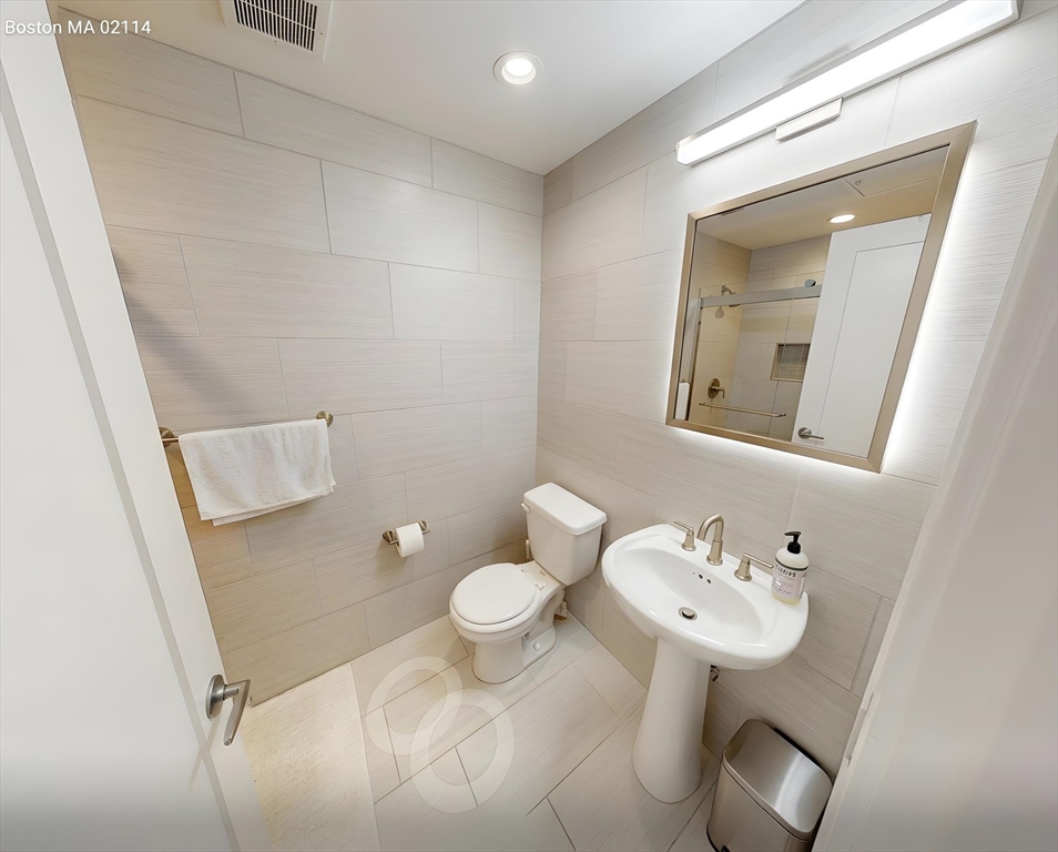 9 Anderson Street, Unit 2R Boston, MA 02114 - Photo 2 of 9