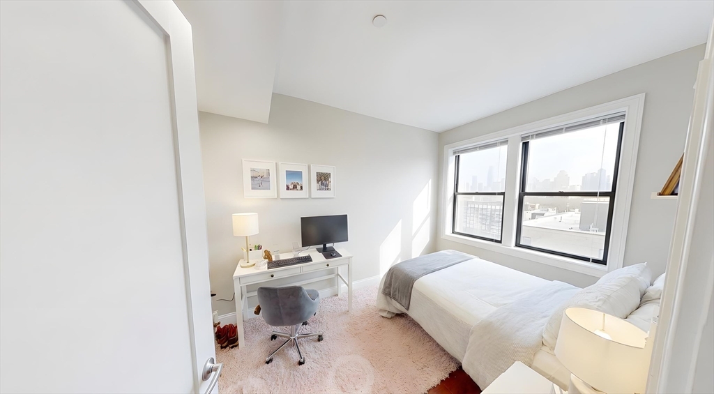 9 Anderson Street, Unit 2R Boston, MA 02114 - Photo 4 of 9