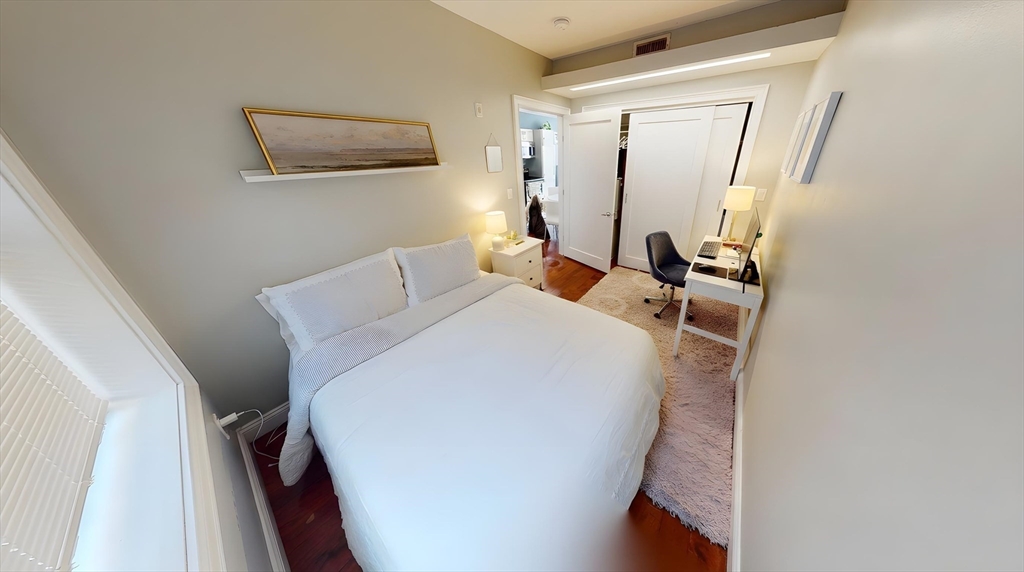 9 Anderson Street, Unit 2R Boston, MA 02114 - Photo 5 of 9