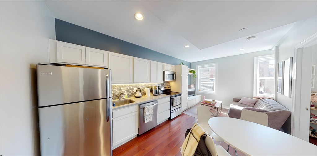 9 Anderson Street, Unit 2R Boston, MA 02114 - Photo 7 of 9