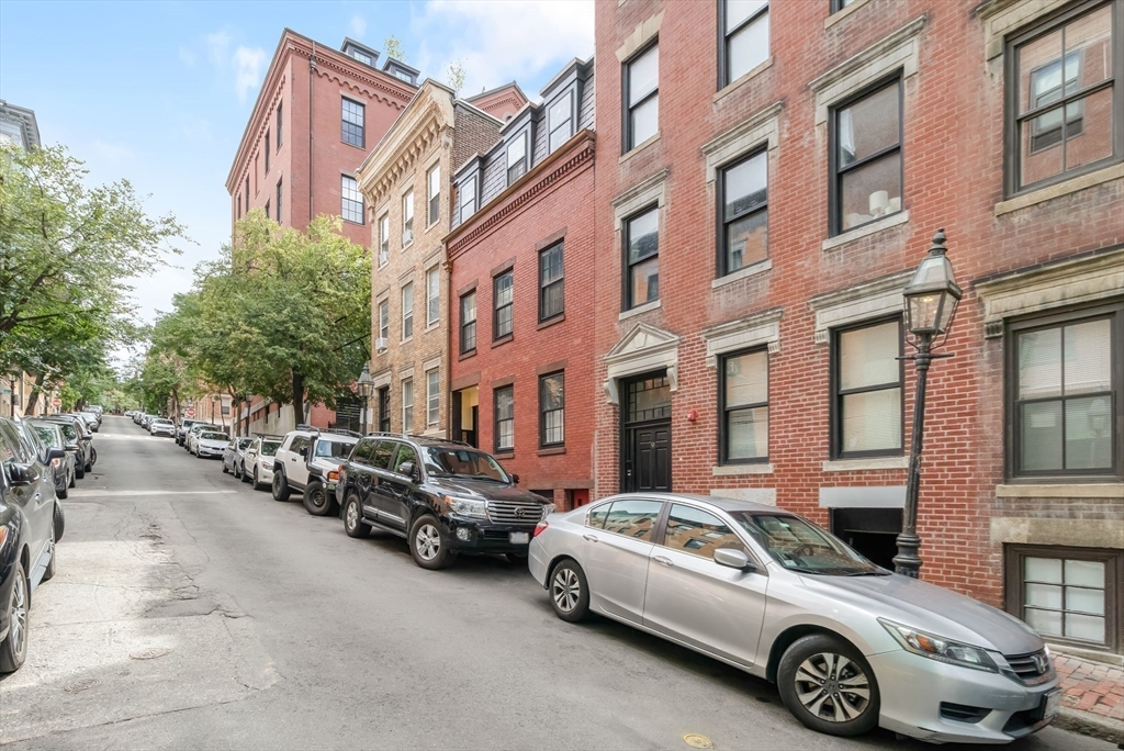 9 Anderson Street, Unit 2R Boston, MA 02114 - Photo 9 of 9
