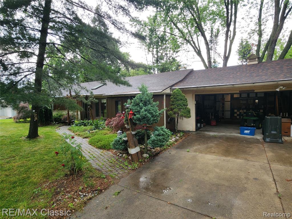 6388 Hermana Road West Bloomfield, MI 48324 - Photo 20 of 34
