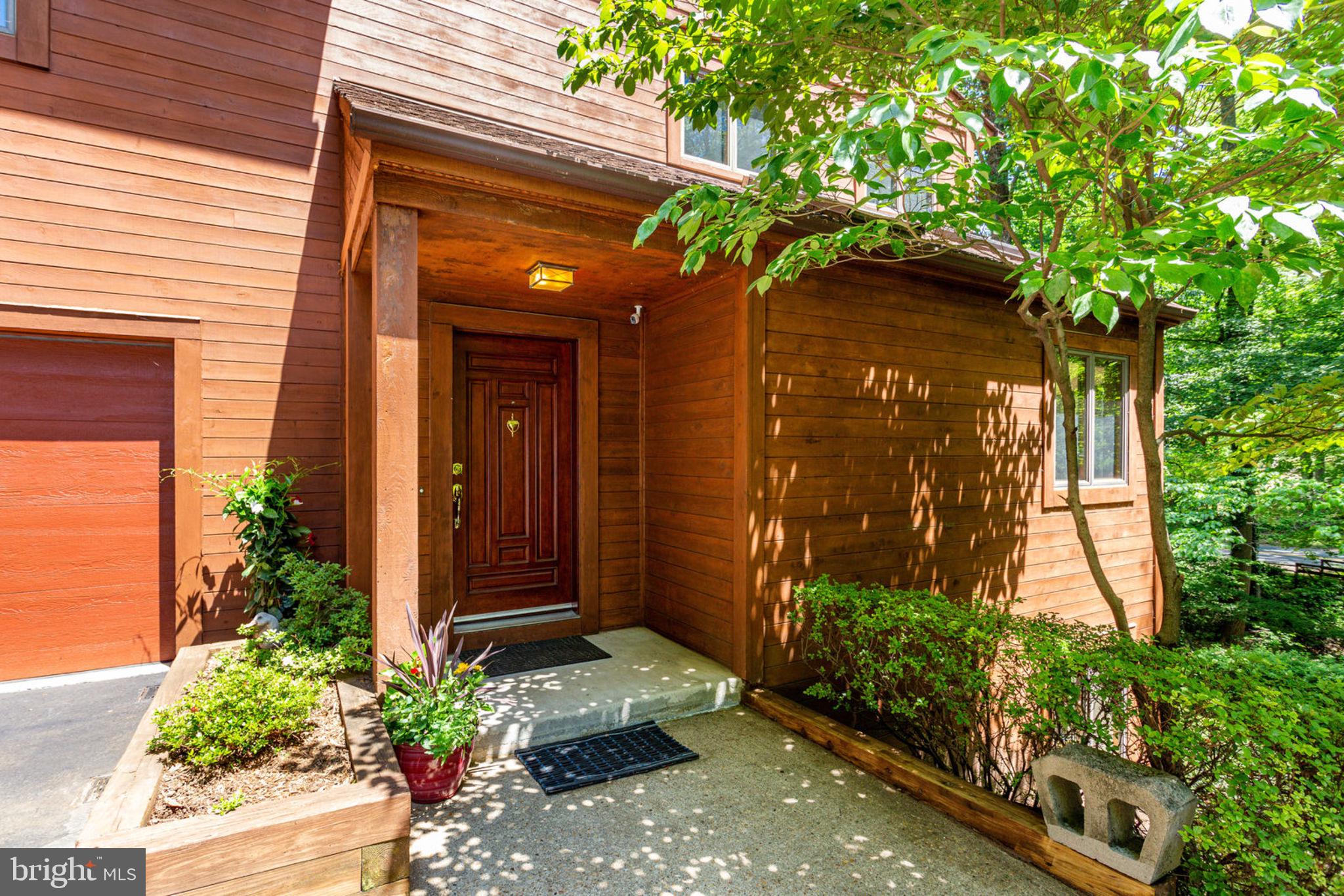 6230 Park Road McLean, VA 22101 - Photo 2 of 54 Front portico & beautiful entry door