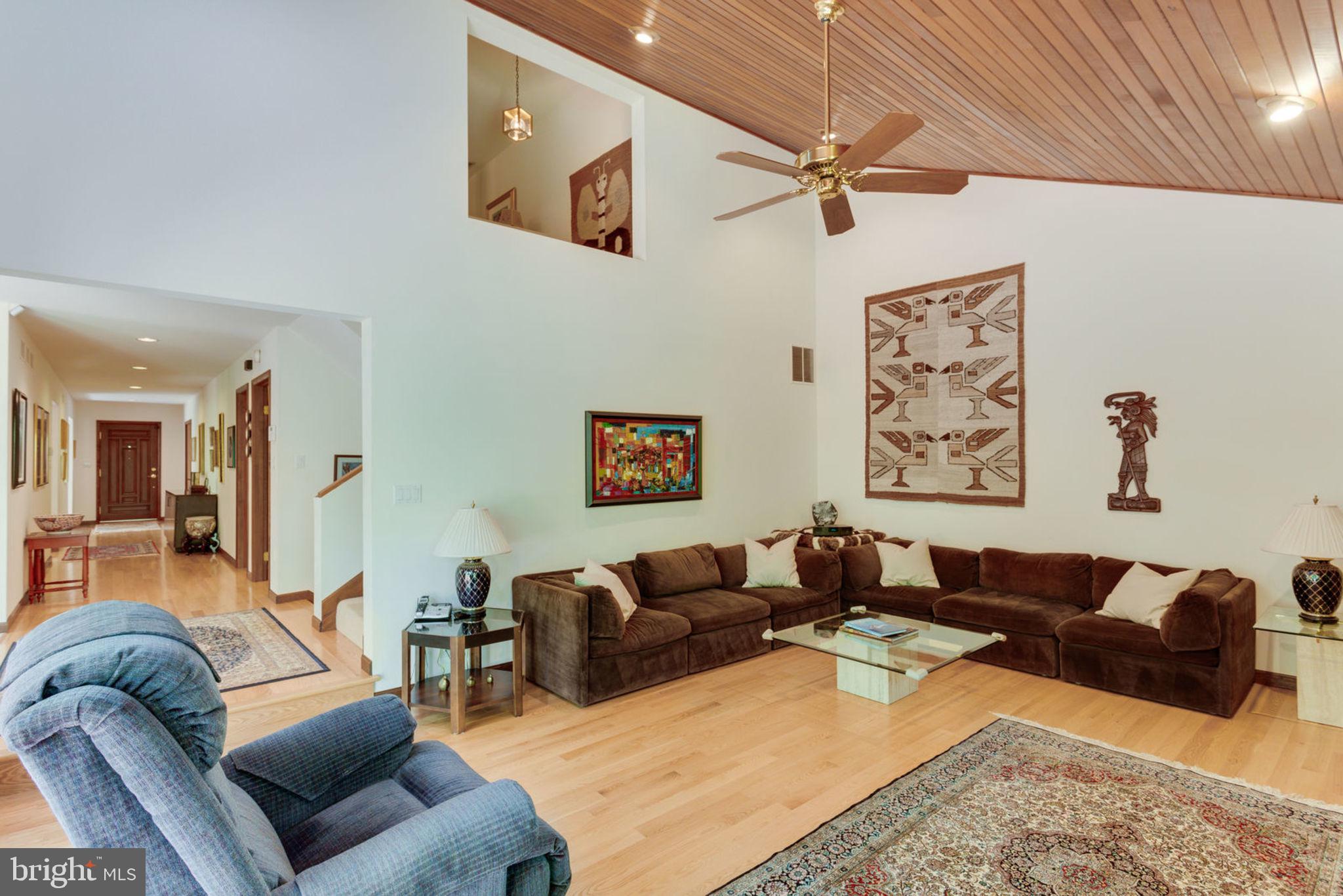 6230 Park Road McLean, VA 22101 - Photo 17 of 54 Family room toward overlook at stairway landing