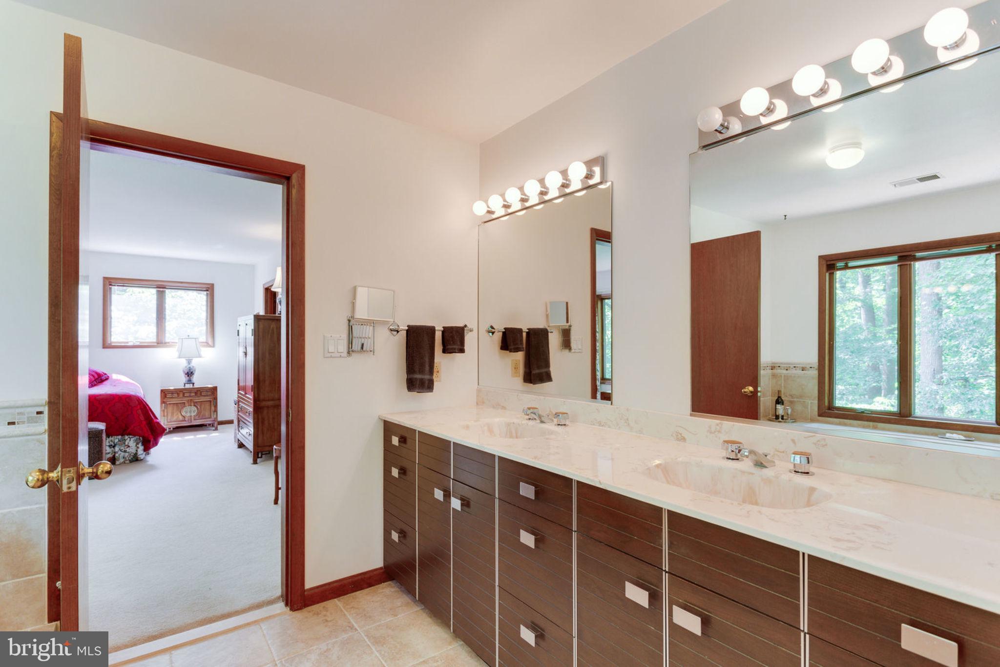 6230 Park Road McLean, VA 22101 - Photo 27 of 54 Master Bath