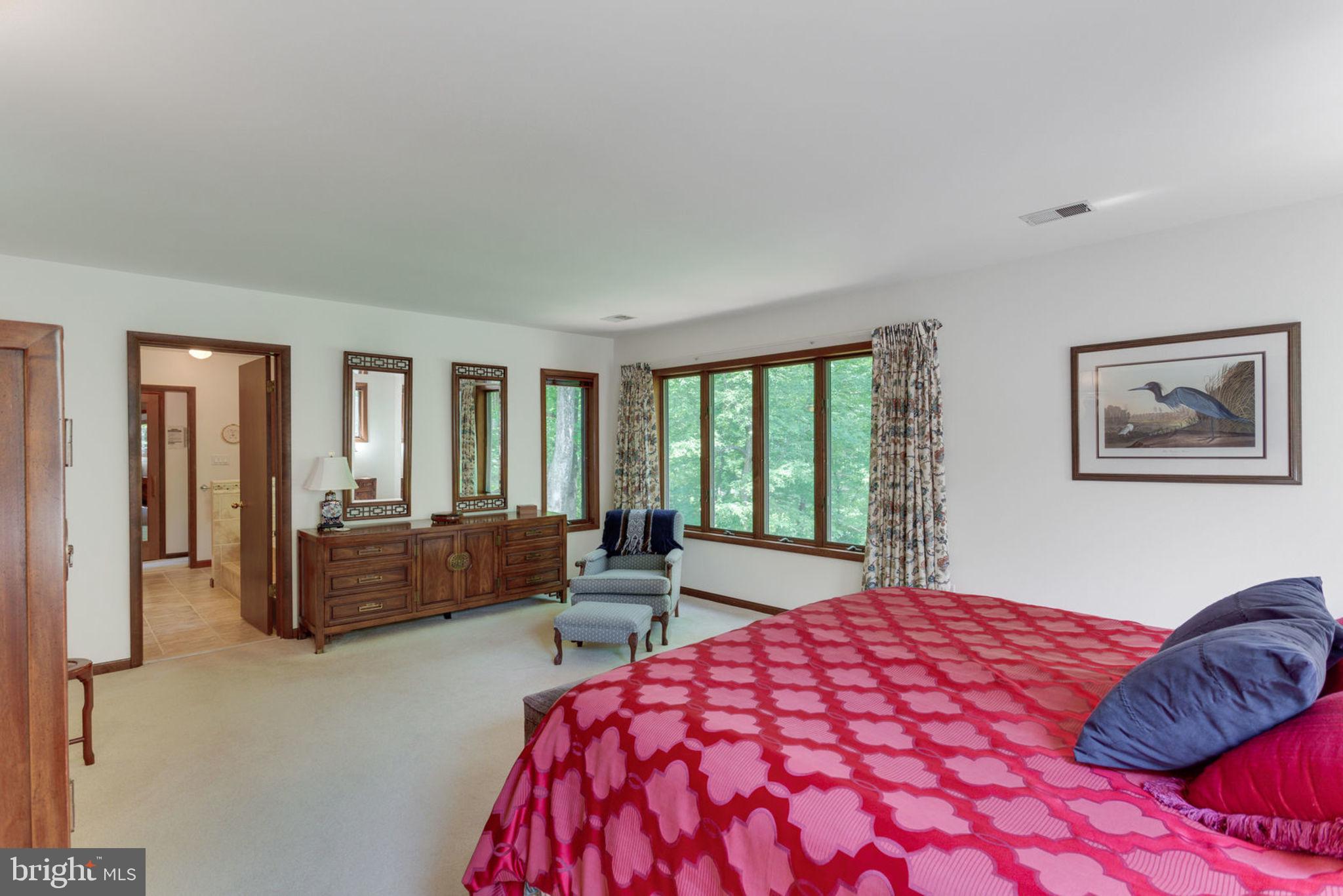 6230 Park Road McLean, VA 22101 - Photo 31 of 54 Master bedroom