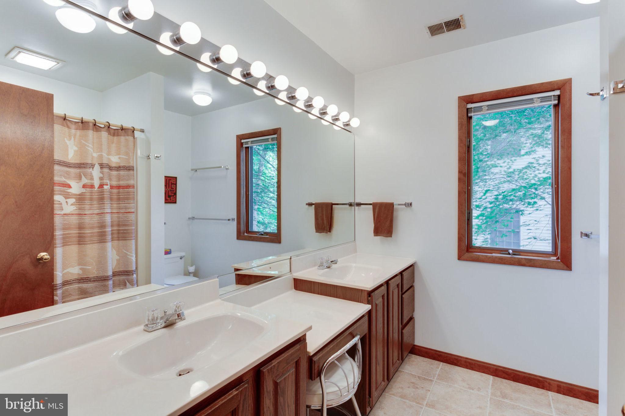 6230 Park Road McLean, VA 22101 - Photo 33 of 54 Guest bathroom