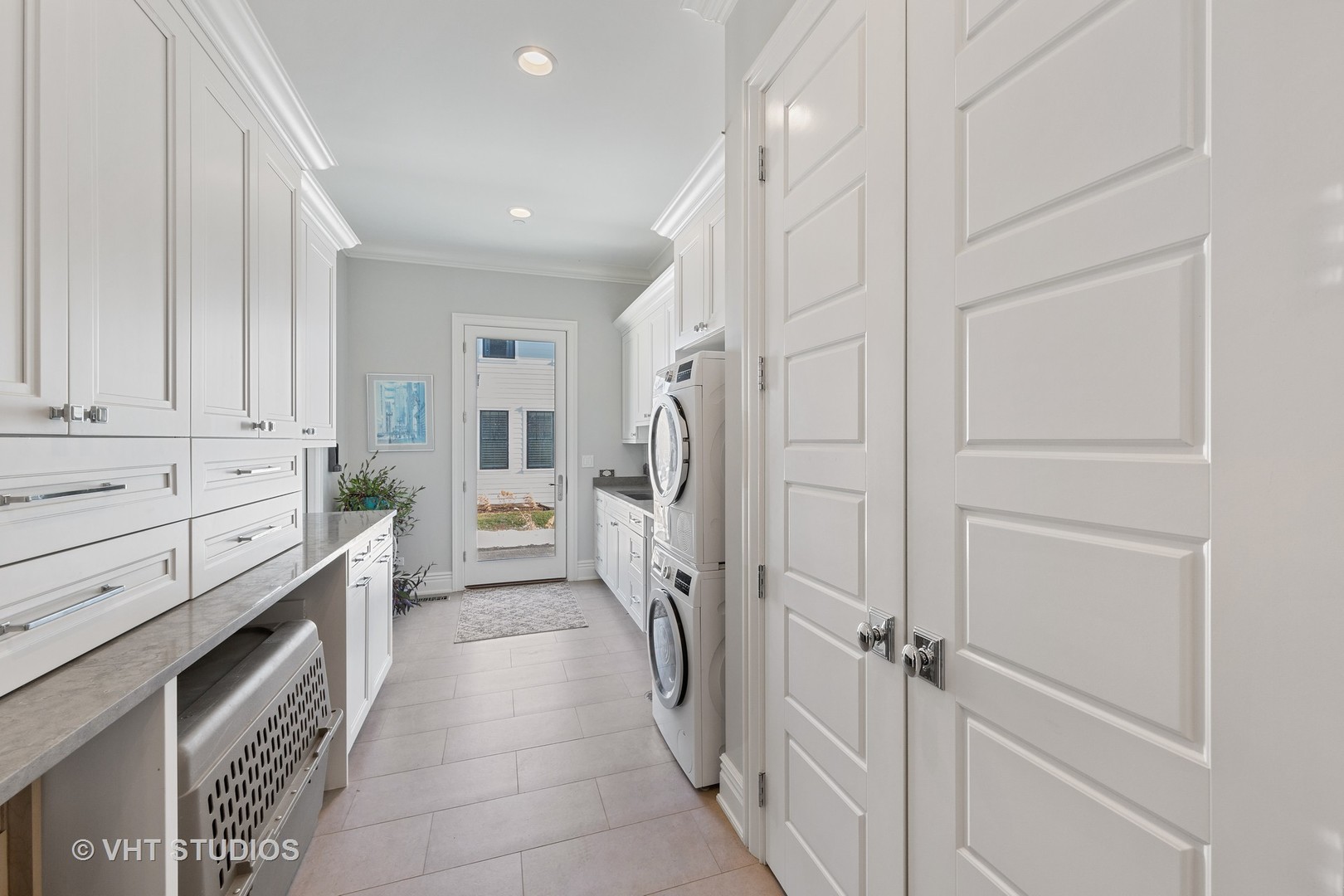 2144 Woodlawn Road Northbrook, IL 60062 - Photo 21 of 45 a view of a walk in closet