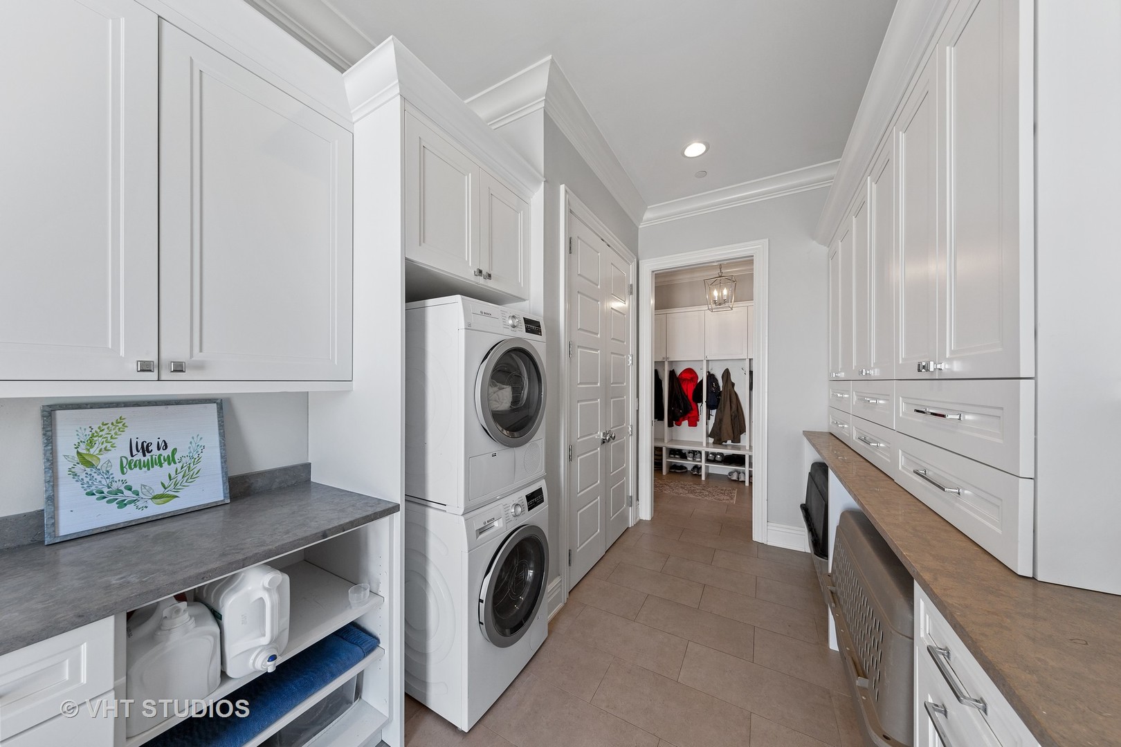 2144 Woodlawn Road Northbrook, IL 60062 - Photo 22 of 45 a view of a kitchen with washer and dryer
