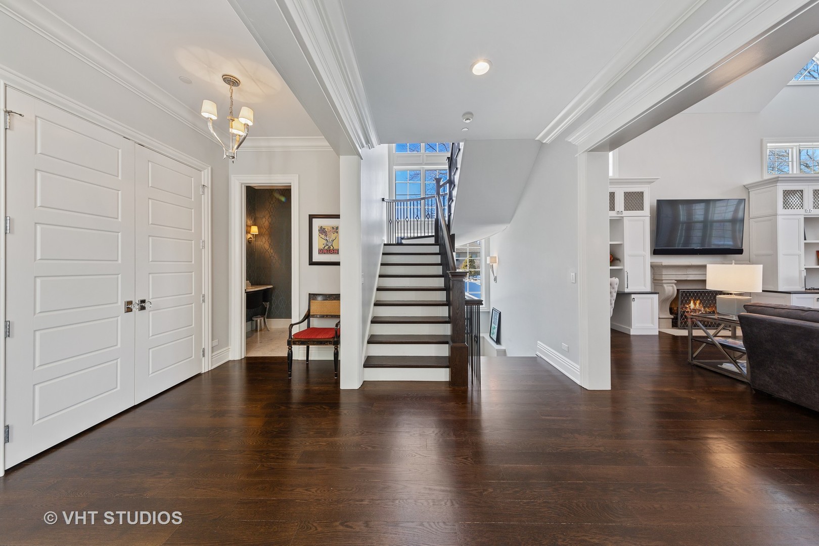 2144 Woodlawn Road Northbrook, IL 60062 - Photo 23 of 45 a view of a livingroom with furniture and hardwood floor