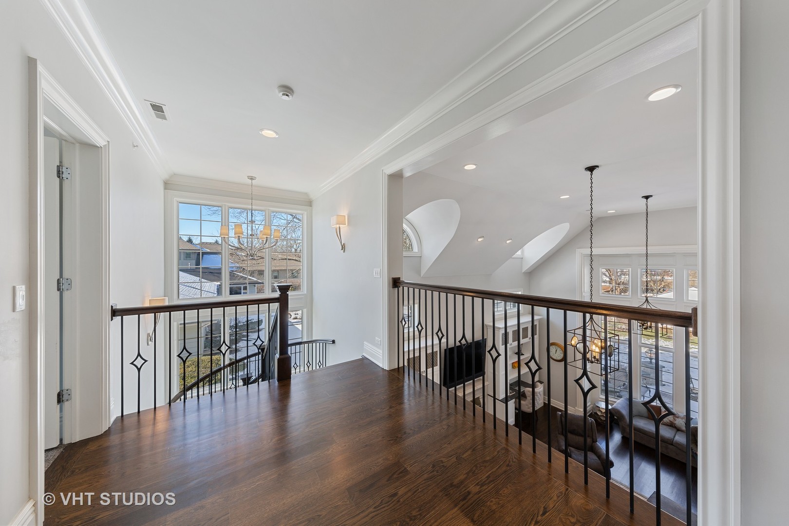2144 Woodlawn Road Northbrook, IL 60062 - Photo 24 of 45 a view of hallway with wooden floor and windows