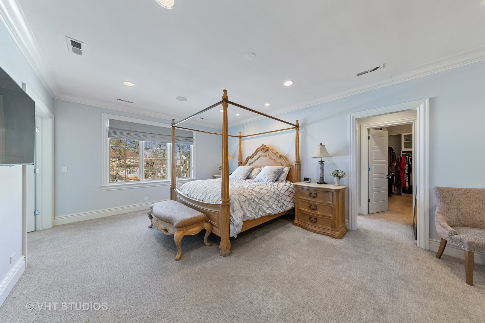 2144 Woodlawn Road Northbrook, IL 60062 - Photo 27 of 45 a bedroom with furniture and a window