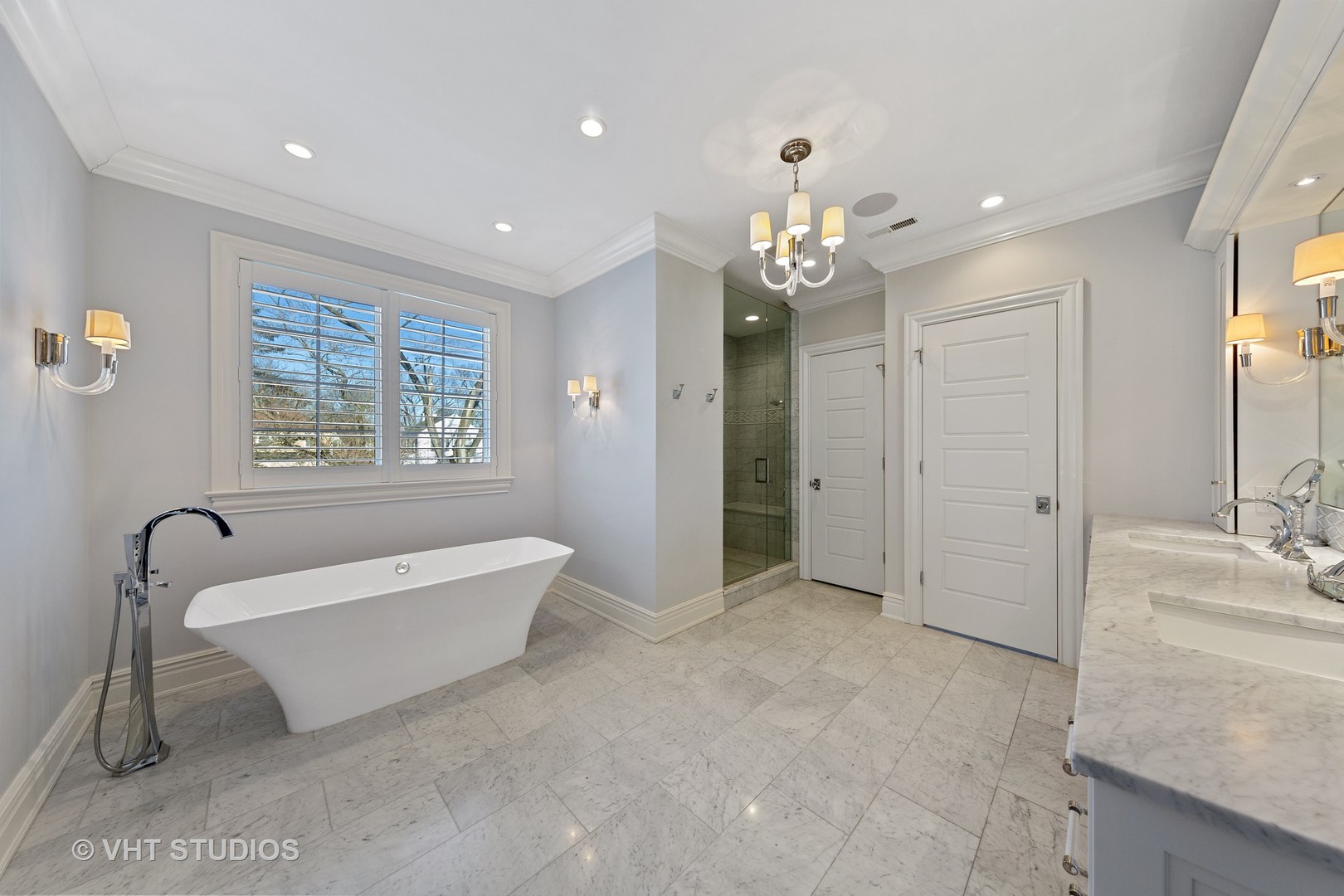 2144 Woodlawn Road Northbrook, IL 60062 - Photo 28 of 45 a spacious bathroom with a large tub shower and windows