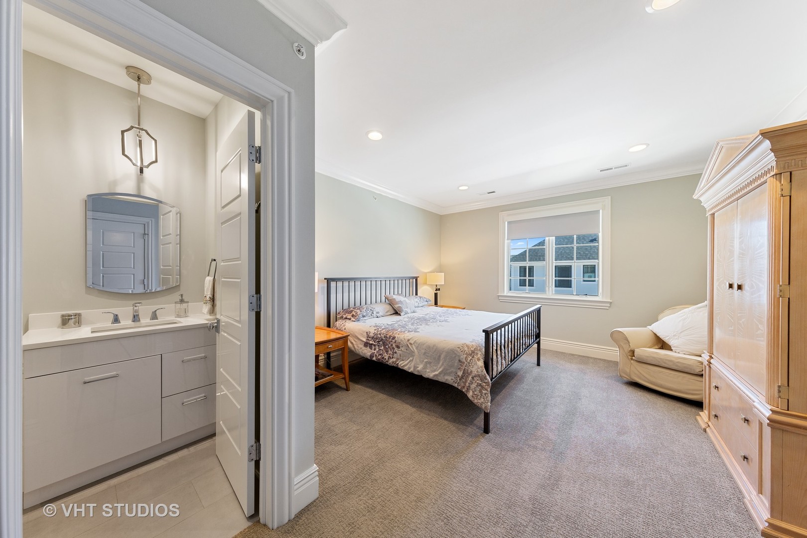 2144 Woodlawn Road Northbrook, IL 60062 - Photo 31 of 45 a spacious bedroom with a bed and a window