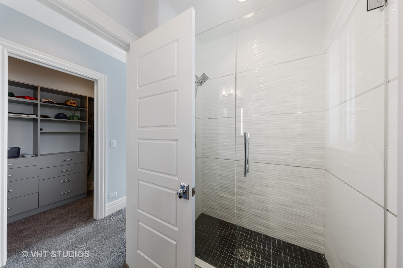 2144 Woodlawn Road Northbrook, IL 60062 - Photo 33 of 45 a bathroom with a shower