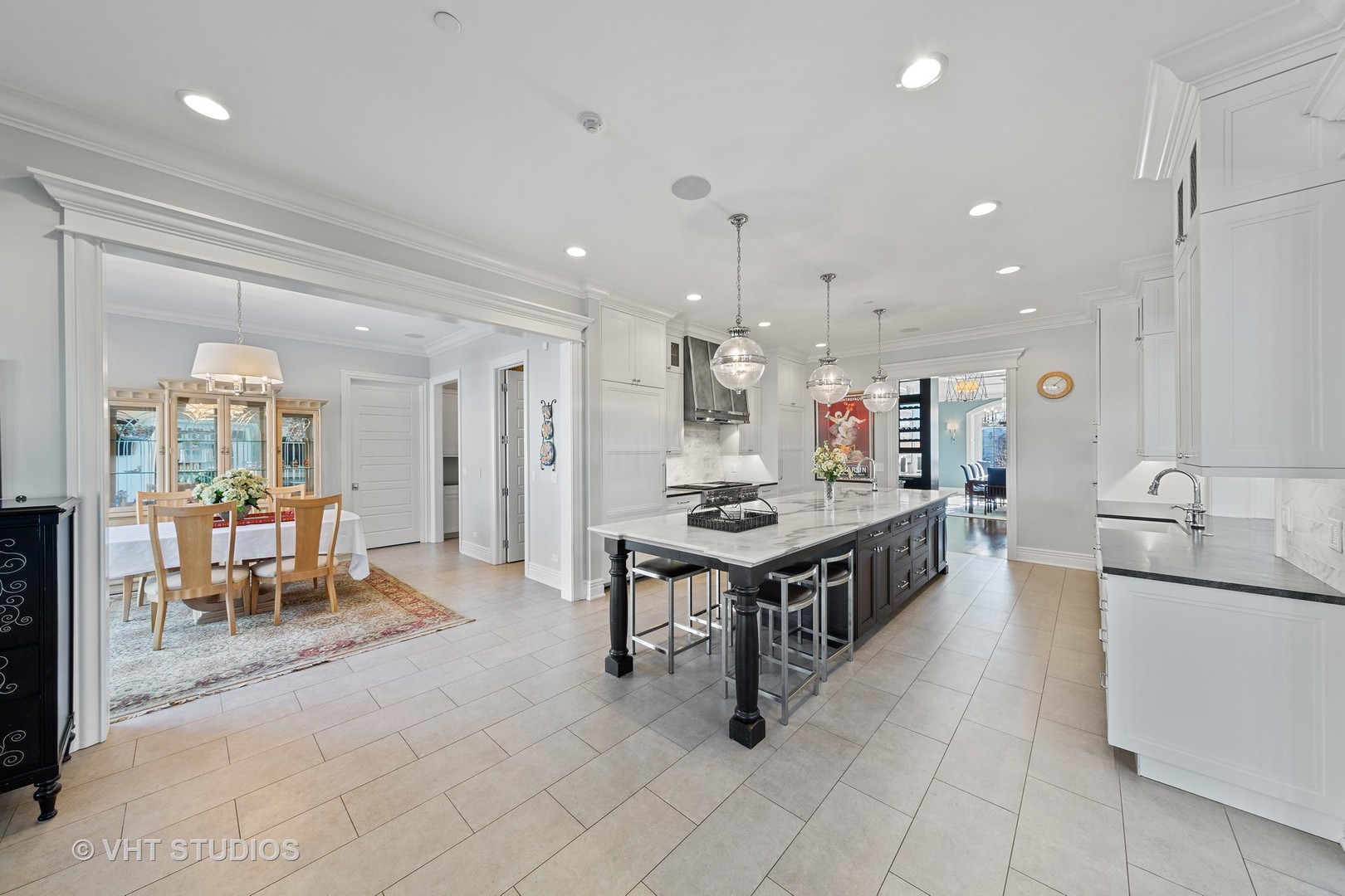 2144 Woodlawn Road Northbrook, IL 60062 - Photo 9 of 45 a large kitchen with a table and chairs in it