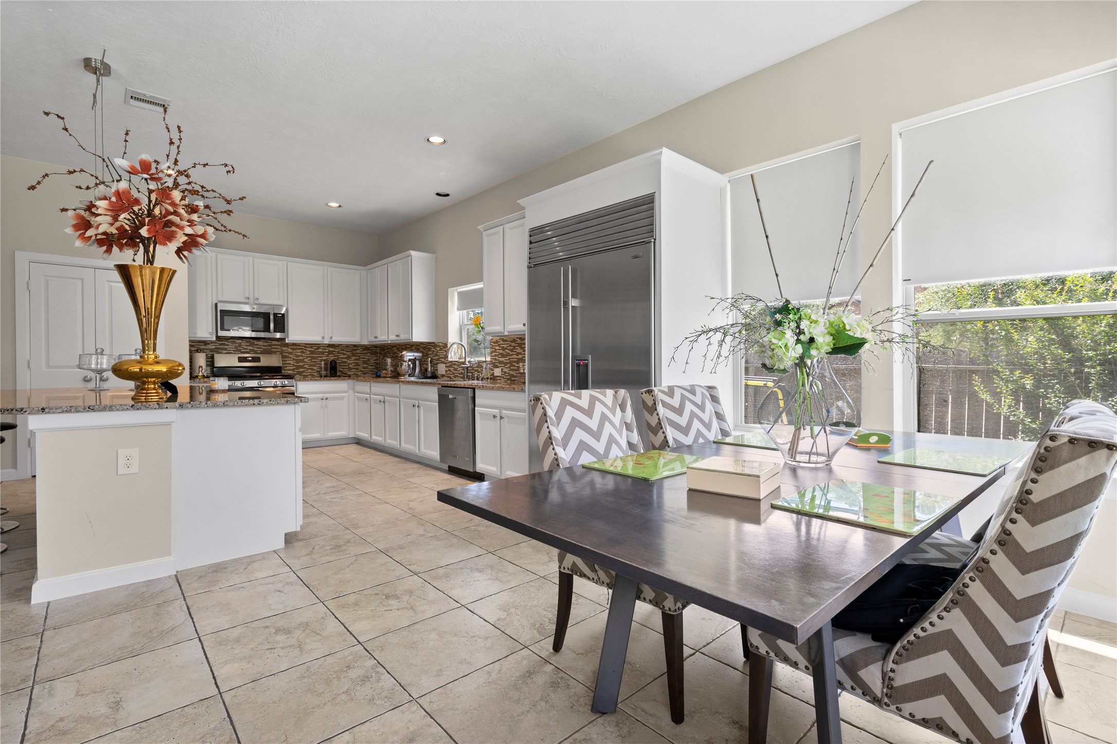 31503 Reston Cliff Court Spring, TX 77386 - Photo 14 of 28 a kitchen with kitchen island granite countertop a table and chairs
