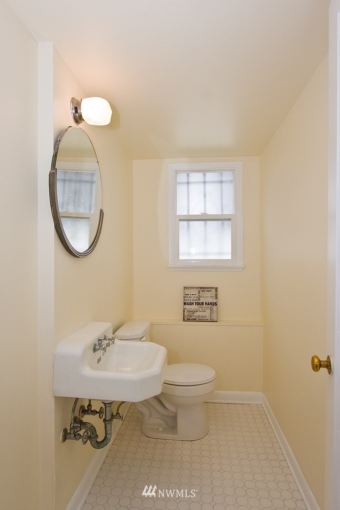 5418 South Roxbury Street Seattle, WA 98118 - Photo 12 of 15 Gallery Image 12