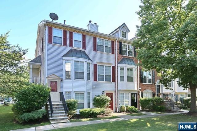 752 Pepperidge Road Mahwah, NJ 07430 - Photo 2 of 26