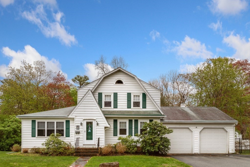 13 Ashwood Road Lynnfield, MA 01940 - Photo 1 of 37 Gallery Image 1