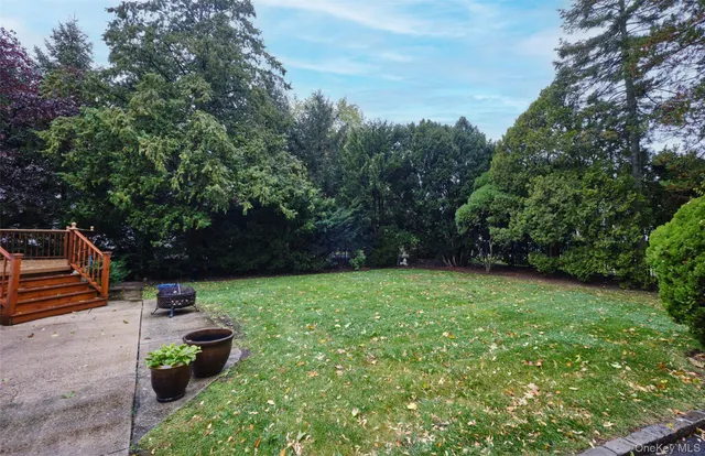 a view of a backyard of the house