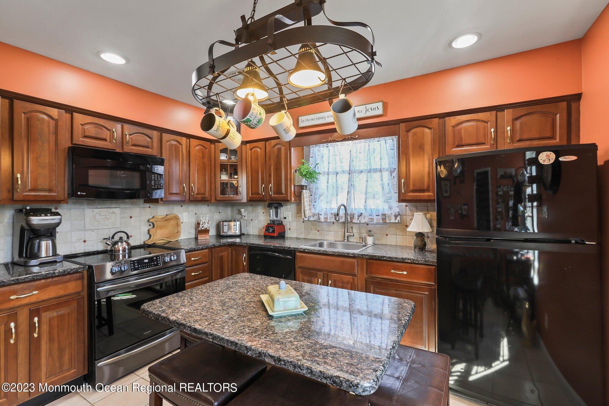 100 State Street Union Beach, NJ 07735 - Photo 31 of 68 5W5A0324