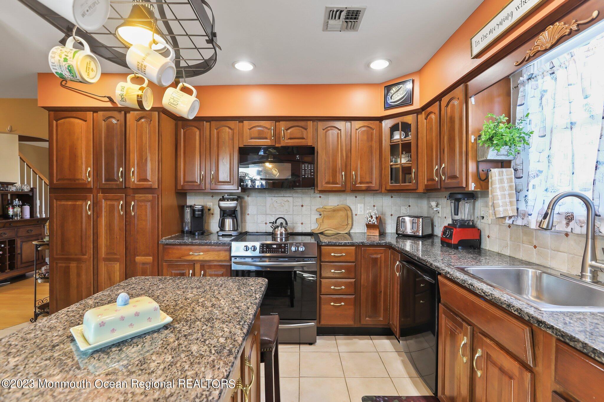 100 State Street Union Beach, NJ 07735 - Photo 32 of 68 5W5A0329