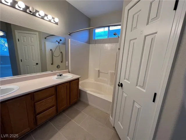 $2,300 | 8824 Iron Hitch Avenue, Las Vegas, NV 89143