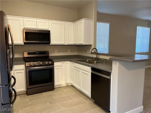 $2,300 | 8824 Iron Hitch Avenue, Las Vegas, NV 89143