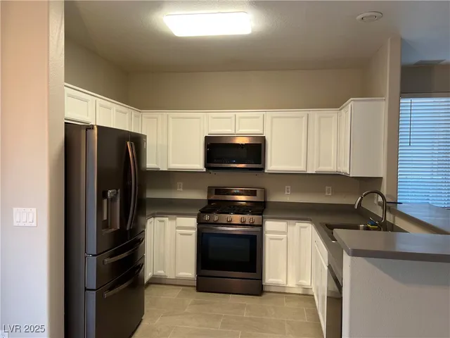 $2,300 | 8824 Iron Hitch Avenue, Las Vegas, NV 89143