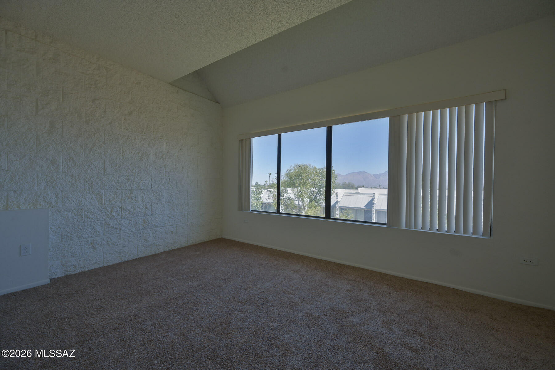 7777 East Golf Links Road, Unit 2308 Tucson, AZ 85730 - Photo 26 of 37 an empty room with a window