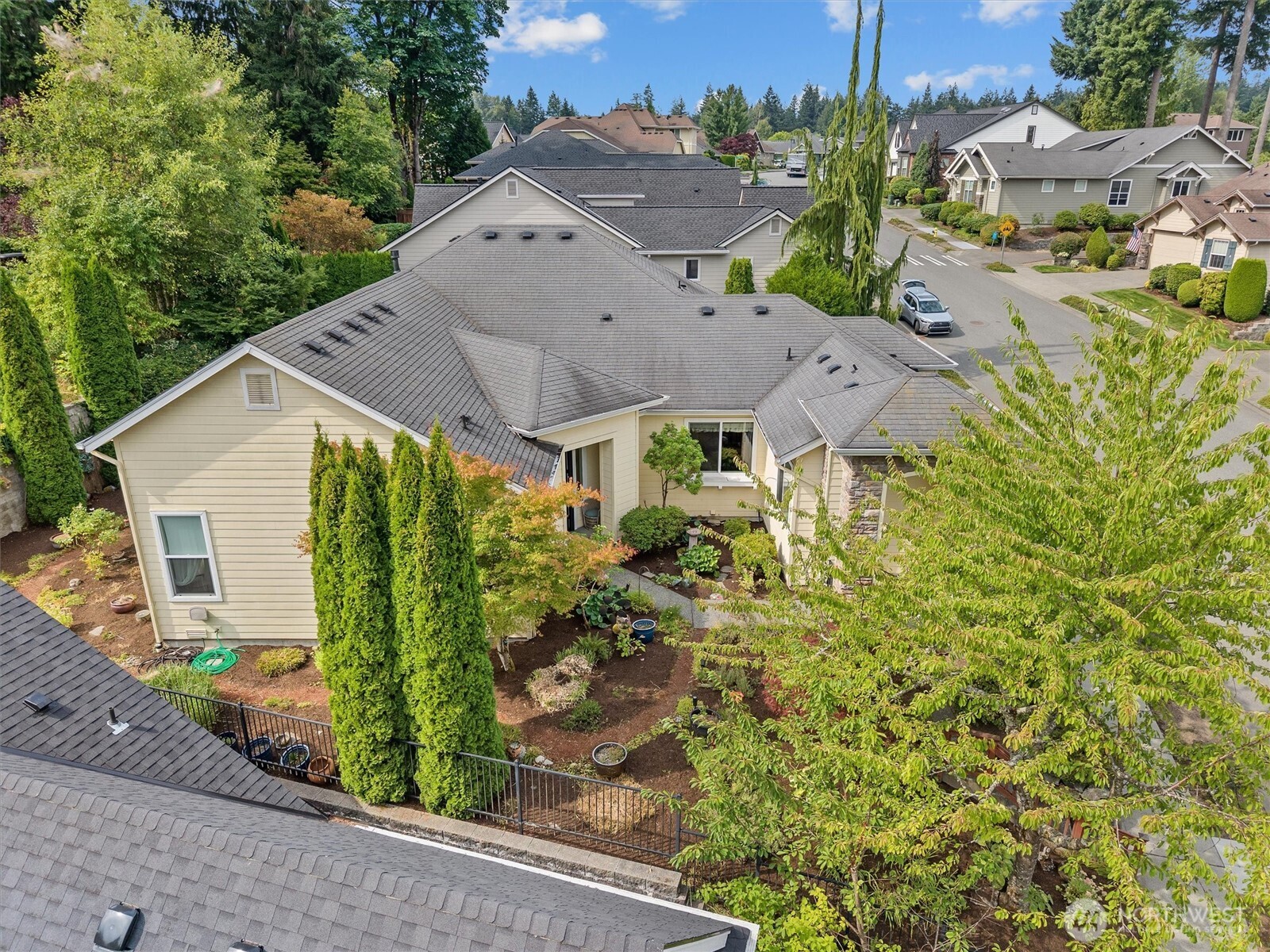 23263 Northeast 126th Street Redmond, WA 98053 - Photo 5 of 38