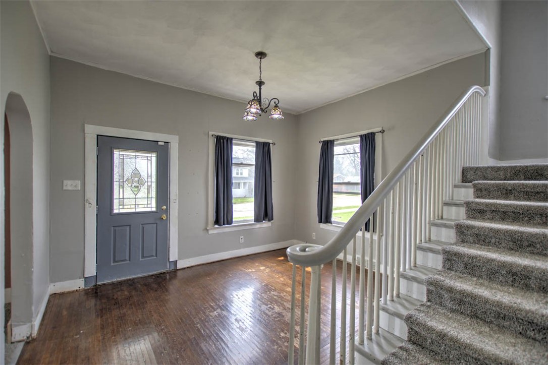 715 West Main Street Clinton, IL 61727 - Photo 9 of 35