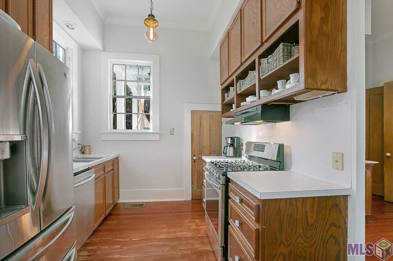 8325 Highland Road Baton Rouge, LA 70808 - Photo 19 of 34 Kitchen with Pantry.