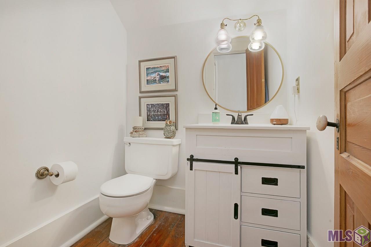8325 Highland Road Baton Rouge, LA 70808 - Photo 20 of 34 1/2 Bath Downstairs.