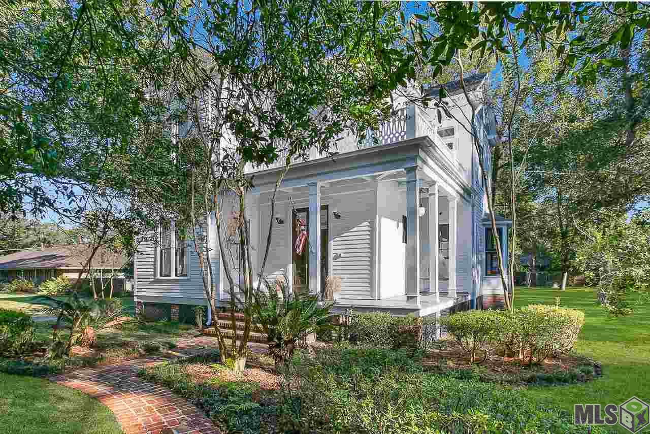 8325 Highland Road Baton Rouge, LA 70808 - Photo 2 of 34 Shaded porch and balcony.