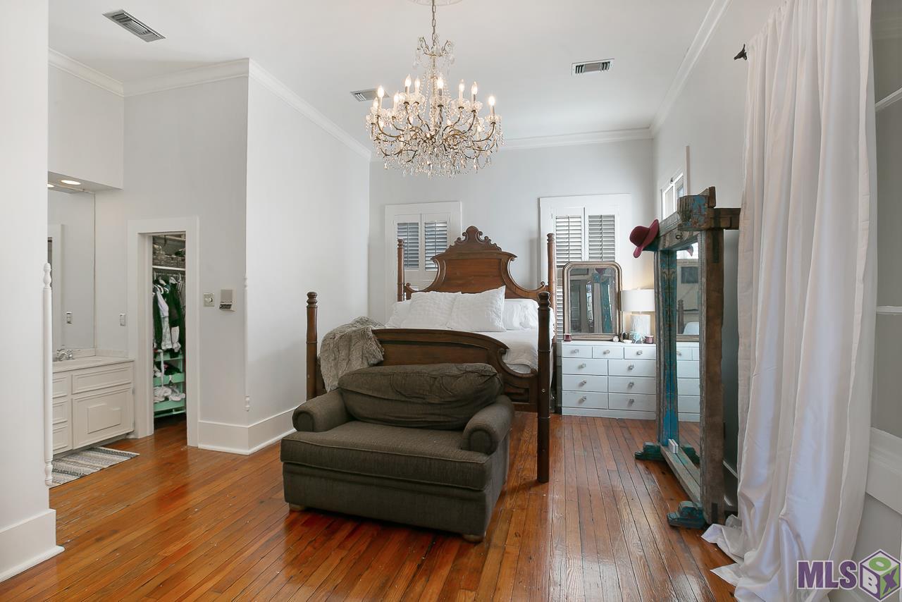 8325 Highland Road Baton Rouge, LA 70808 - Photo 23 of 34 Main Bedroom Upstairs.