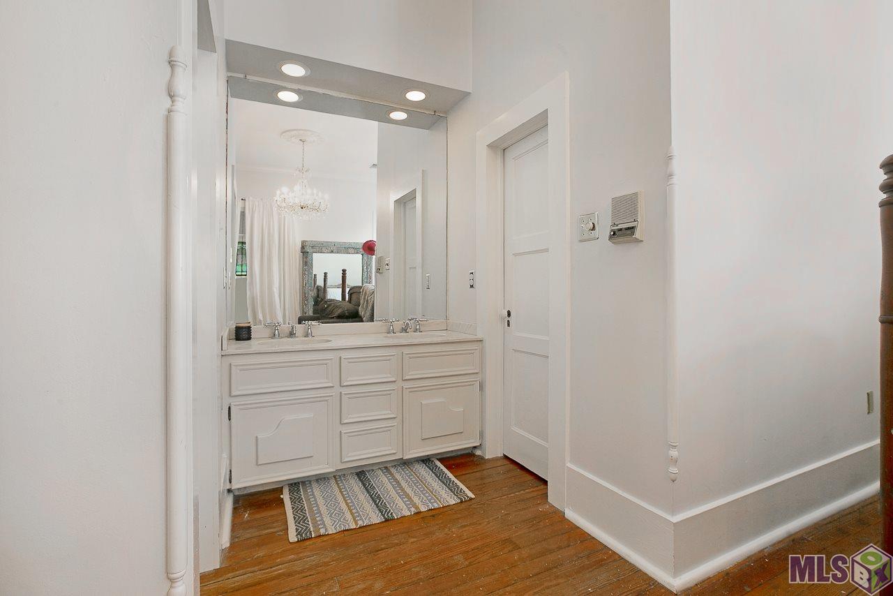 8325 Highland Road Baton Rouge, LA 70808 - Photo 25 of 34 Ensuite Bath