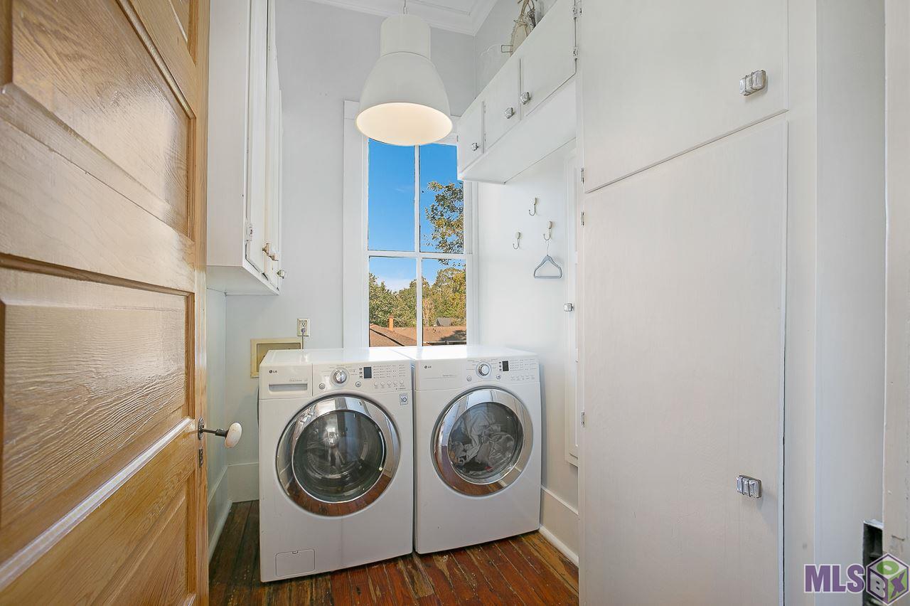 8325 Highland Road Baton Rouge, LA 70808 - Photo 30 of 34 Laundry Room with a View!