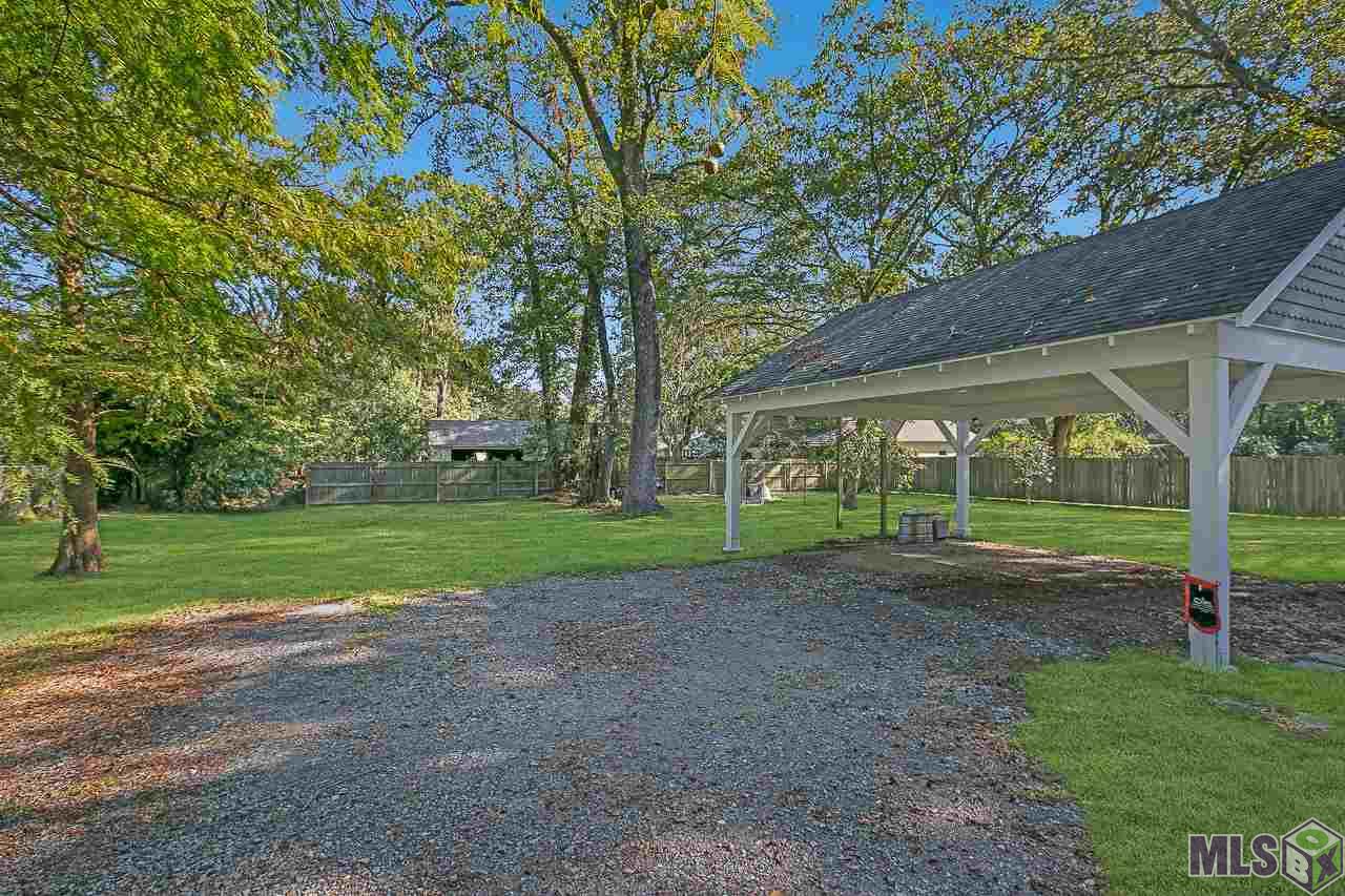 8325 Highland Road Baton Rouge, LA 70808 - Photo 32 of 34 Carport and Large Yard.