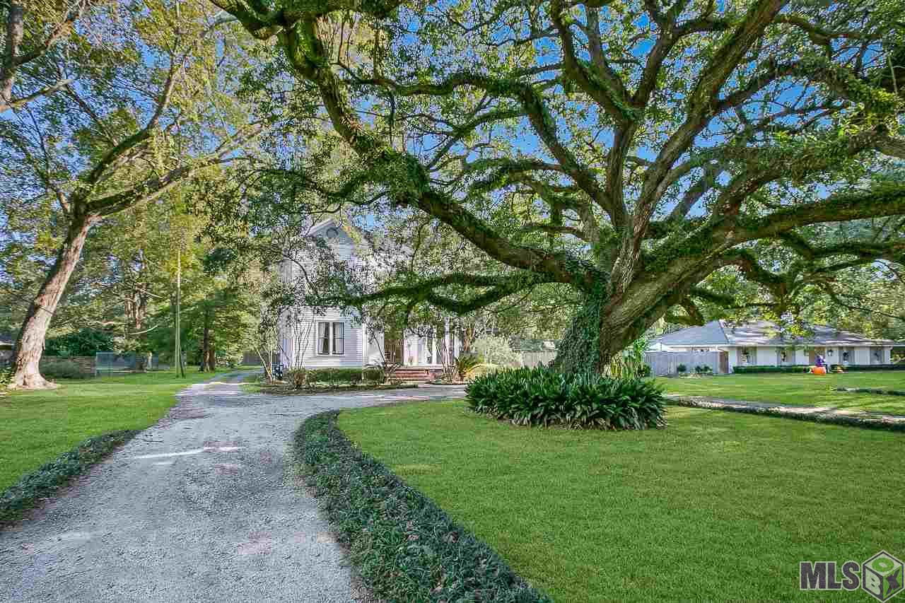 8325 Highland Road Baton Rouge, LA 70808 - Photo 5 of 34 What an entrance!