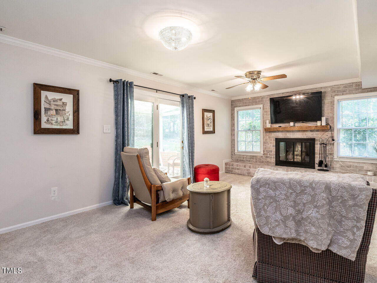 1713 Medfield Road Raleigh, NC 27607 - Photo 29 of 41 028-1280x960-family-room