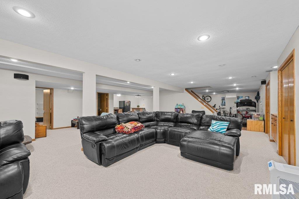 1459 Plum Tree Road Bettendorf, IA 52722 - Photo 34 of 43 Gallery Image 34