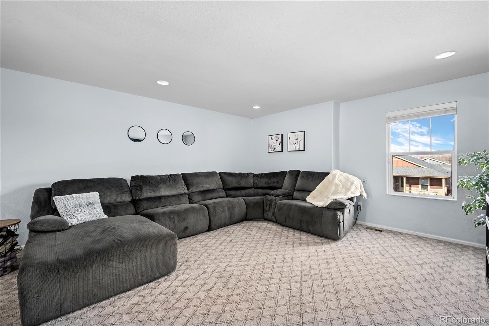13826 West Layton Circle Morrison, CO 80465 - Photo 20 of 43 a living room with furniture and window