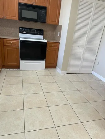 $2,350 | 6065 Northwest 186th Street, Unit 304, Hialeah, FL 33015