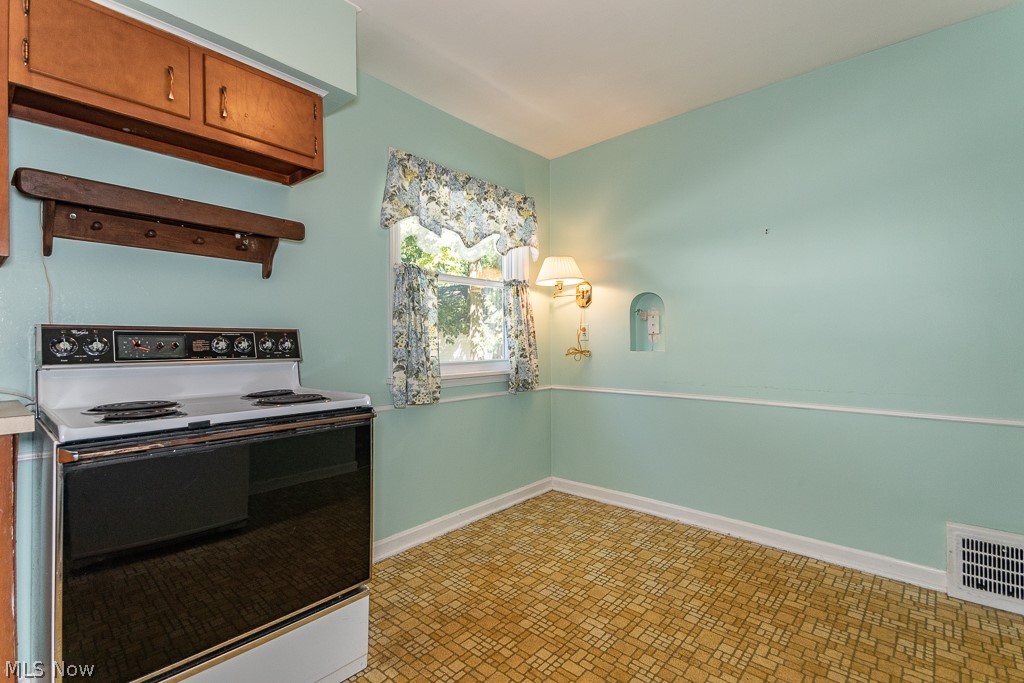 1192 Mayfield Ridge Road Cleveland, OH 44124 - Photo 11 of 26