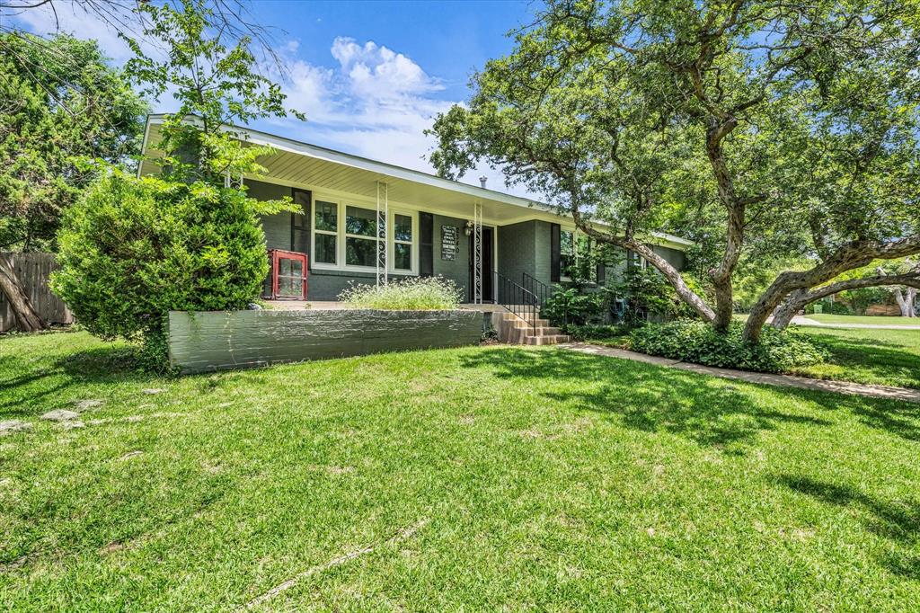 2340 Lake Ridge Circle Waco, TX 76710 - Photo 3 of 32